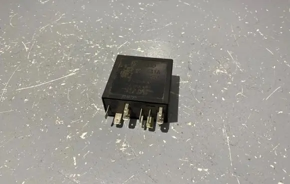 Volkswagen Golf IV Window wiper relay 4B0955531A 72WA401 8140799
