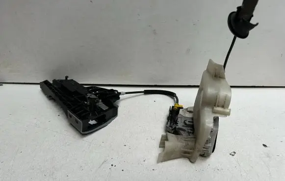 Audi A6 C7 Front door lock 8J1837015C 16711096