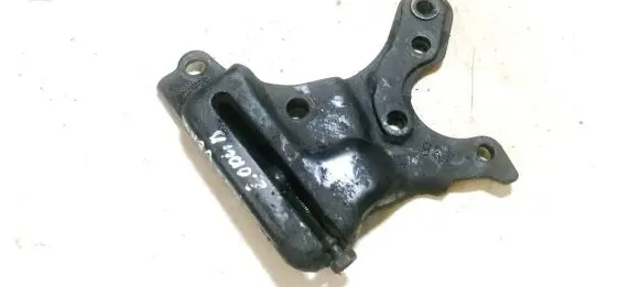 Toyota Avensis Verso Engine mounting bracket