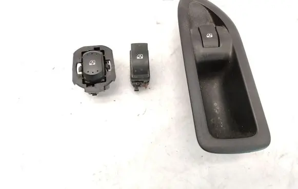 Renault Laguna II Electric window control switch 8200016013 2648801