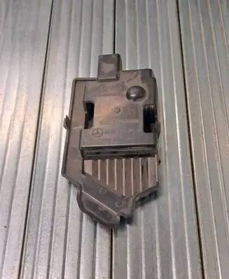 Engine bonnet/hood sound/heat insulation