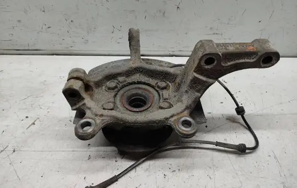 Nissan Qashqai Front wheel hub spindle knuckle