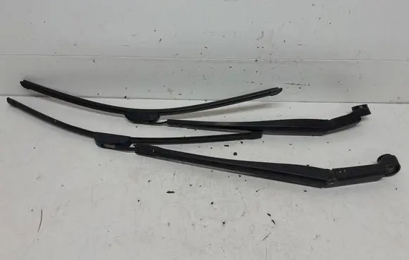 Honda Civic Front wiper blade arm 