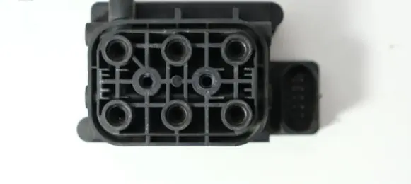 Audi A8 S8 D3 4E Air suspension valve block 15152400152