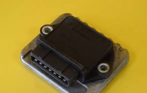 Audi 80 90 S2 B4 Ignition amplifier control unit 191905351B