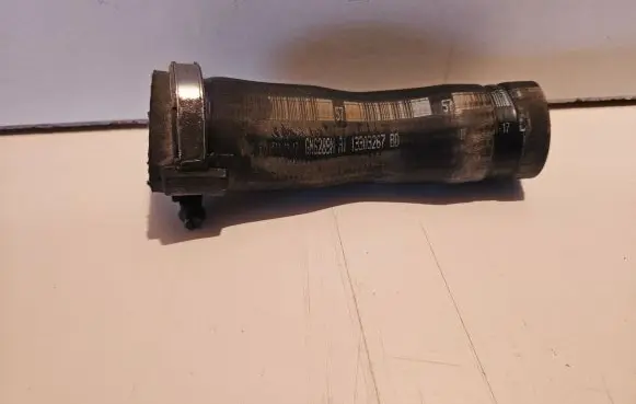 Opel Insignia A Fuel tank filler neck pipe 13303267