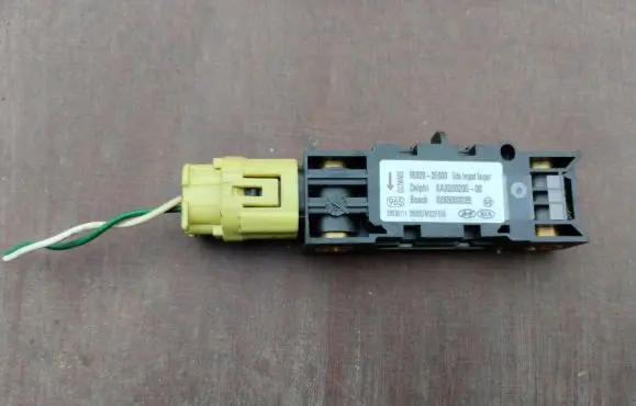 Hyundai Tucson JM Airbag deployment crash/impact sensor 959202E000