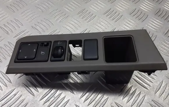 Nissan Note (E11) Other switches/knobs/shifts 684859U100