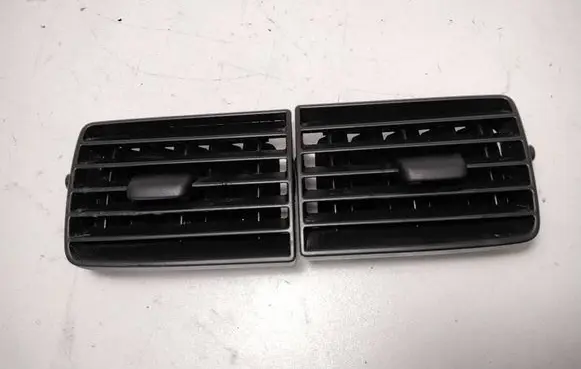 Volvo V50 Dash center air vent grill Y01163
