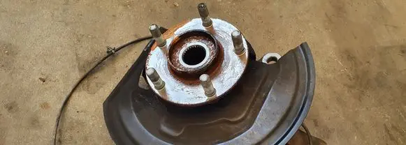 Nissan Pulsar Front wheel hub A119358668