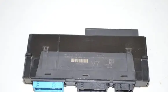 BMW 5 F10 F11 Comfort/convenience module 6992418 61356992418 61359393669