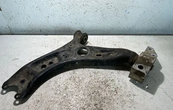 Volkswagen Golf VI Front lower control arm/wishbone