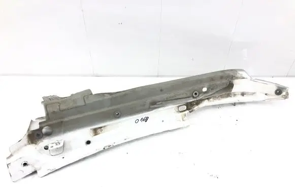 Audi Q7 4L Fender mounting bracket 4L0805176A