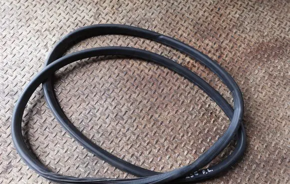 Opel Mokka Front door rubber seal