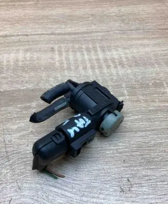 Volkswagen Golf IV Turbo solenoid valve 1J0906283C