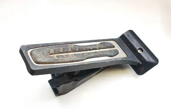 Accelerator throttle pedal