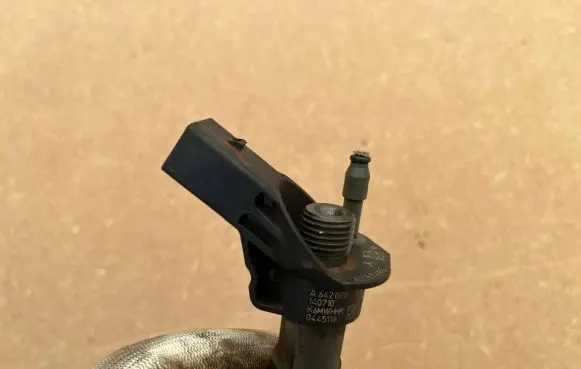 Mercedes-Benz E W212 Fuel injector A6420701187 140710 0445116026