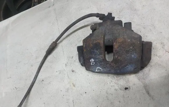 Volkswagen Touran I Front brake caliper