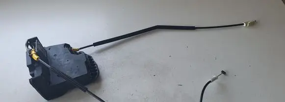 Opel Mokka Front door lock