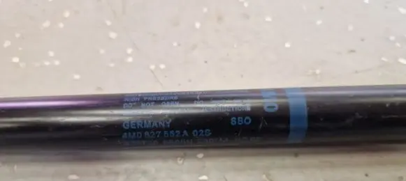 Audi Q7 4M Tailgate strut 4M0827552A