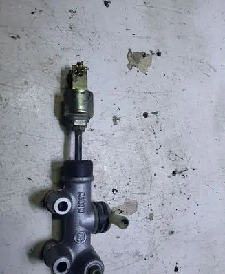 Clutch slave cylinder