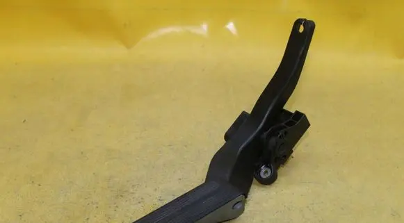 Chrysler Pacifica Accelerator throttle pedal