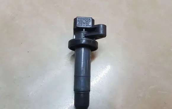 Toyota Corolla E120 E130 High voltage ignition coil 9008019019