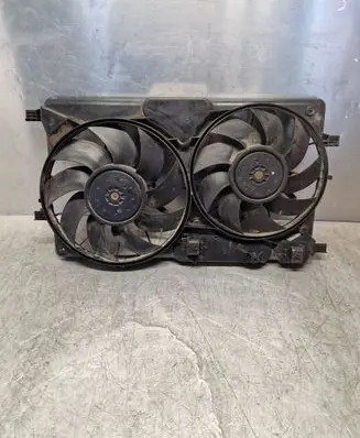 Radiator cooling fan shroud