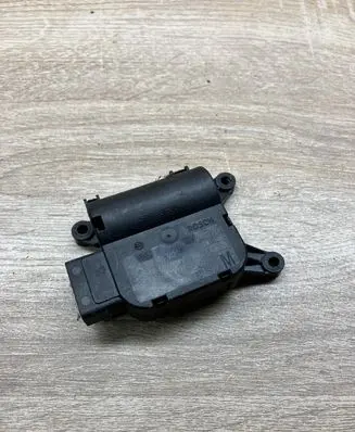 Volkswagen PASSAT B6 Air flap motor/actuator 3C0907511A 0132801362