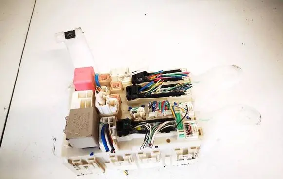 Toyota Auris 150 Fuse box set 8273002150a