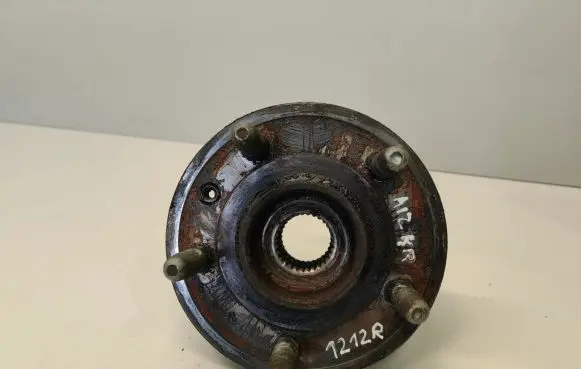 Chevrolet Camaro Rear wheel bearing hub 
