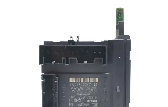 Volkswagen PASSAT CC Door control unit/module 1K0959793P