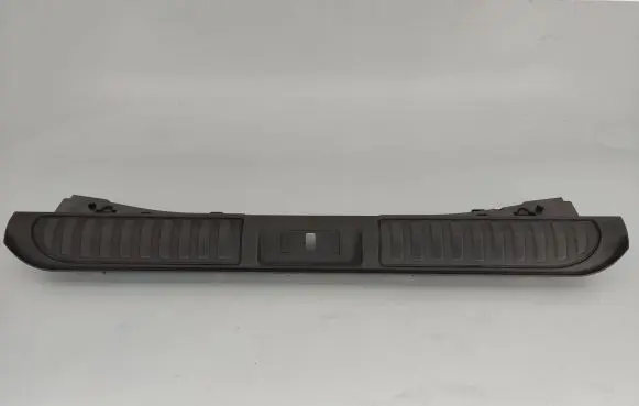 Trunk/boot sill cover protection