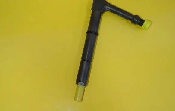 Nissan Almera Tino Fuel injector