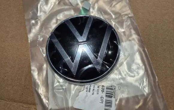 Volkswagen Taigo Manufacturers badge/model letters 22G853630DPJ 22G853630