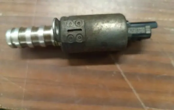 Citroen C4 I Camshaft vanos timing valve 9825813780