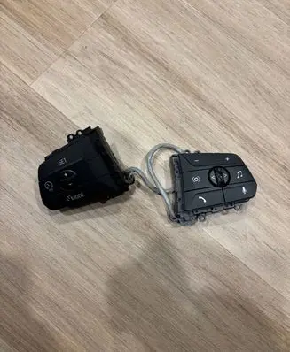 BMW X1 U11 Steering wheel buttons/switches 5A7A4D4