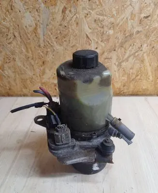 Ford Focus Power steering pump 4M513K514BD