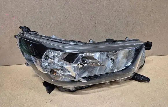 Toyota Hilux VIII Headlight/headlamp 811100KK60