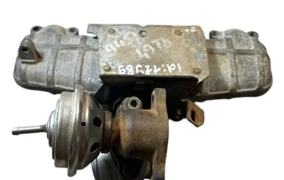 Volkswagen Transporter - Caravelle T4 Intake manifold 028129713E 028129637E