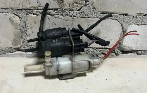 Mercedes-Benz E W211 Headlight washer pump A0345455326