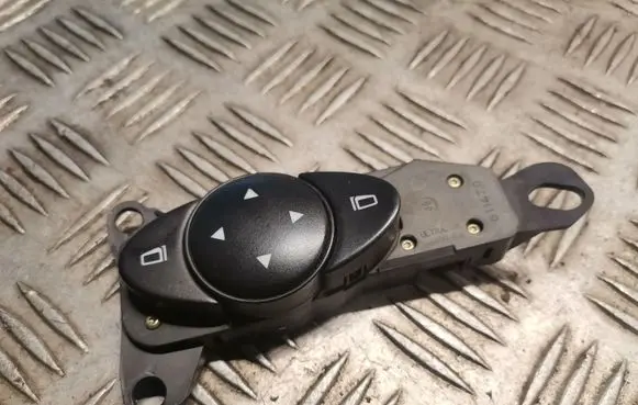 Mercedes-Benz E W211 Wing mirror switch 2118215379