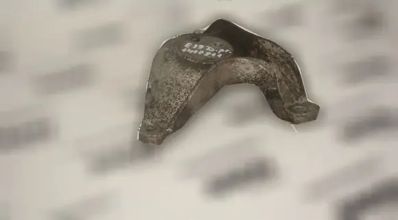 BMW 5 E39 Engine mounting bracket
