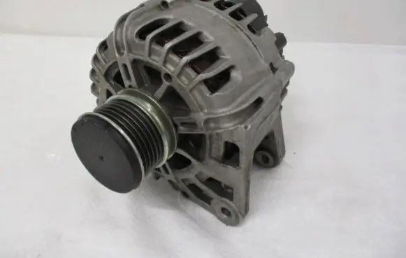 Renault Captur Generator/alternator 231001318R