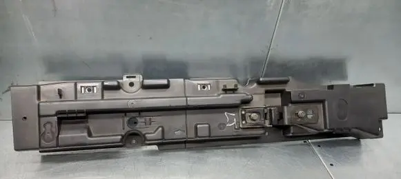 Volvo V70 Fender mounting bracket