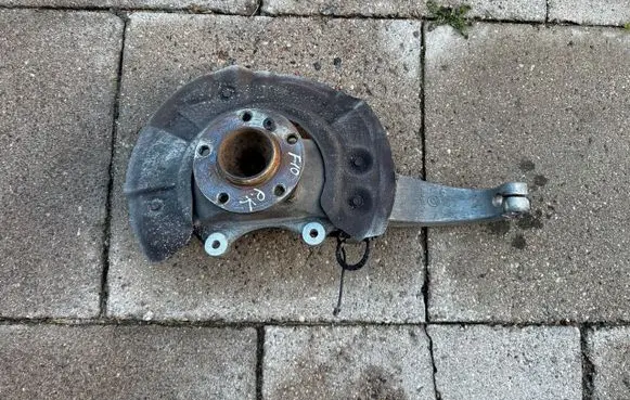 Front wheel hub