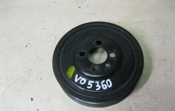Volkswagen Golf Plus Crankshaft pulley 03G105243 VD5360