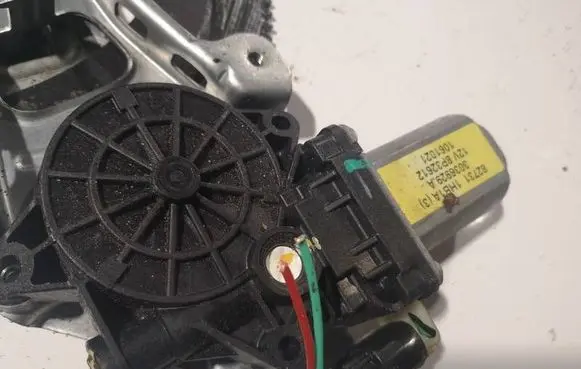 Nissan Micra Front door window regulator motor 827311hb1a 3036929a
