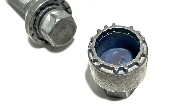 Audi Q3 F3 Anti-theft wheel nuts and lock 39176