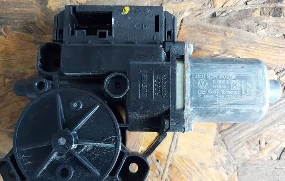 Volkswagen Transporter - Caravelle T6 Front door window regulator motor 7E0959802M